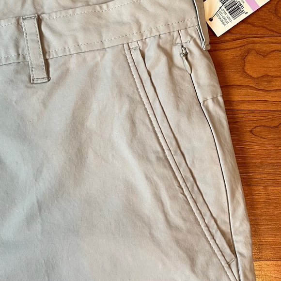 Van Heusen Men's Casual Short Flat Front; New with tags; 38Wx9.5 - Picture 3 of 16